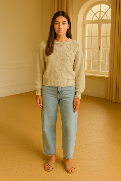 Stickad tröja med blomma