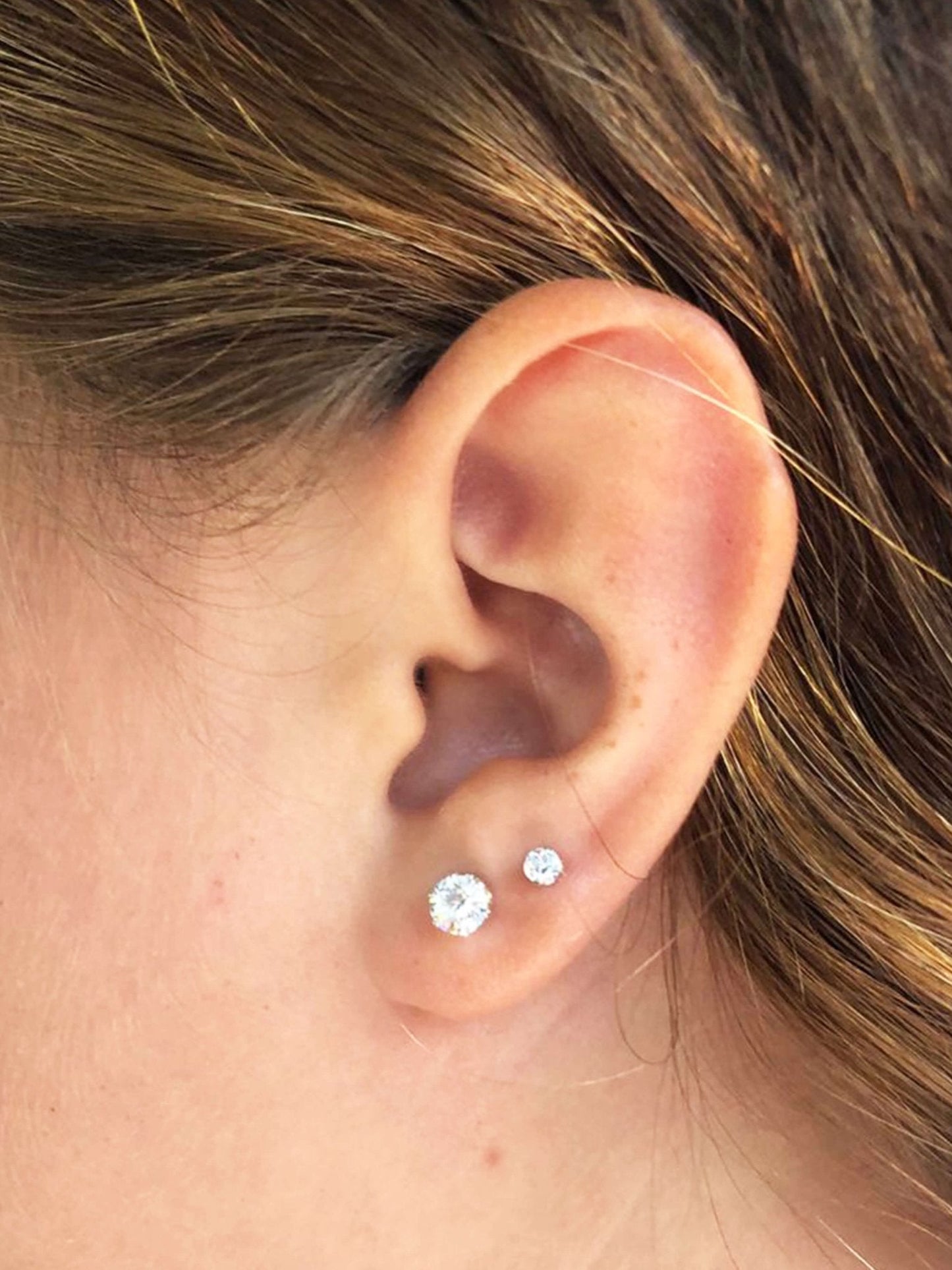 Klassiska diamantörhängen